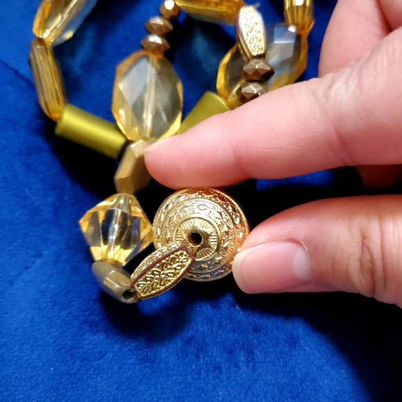 Mixed shaped beads costume bracelet - Picture 2 of 2